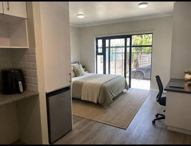 0 BEDROOM PROPERTY TO RENT IN RONDEBOSCH